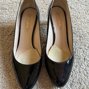 PRADA Black Patent Leather Round Toe Pump Calzature Donna Vernice